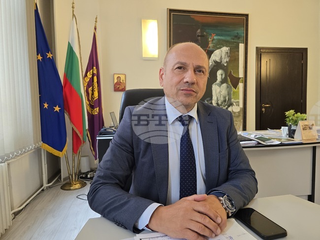 Кметът на Ловеч отправи призив Общинският съвет да поеме управлението на футболния клуб от града