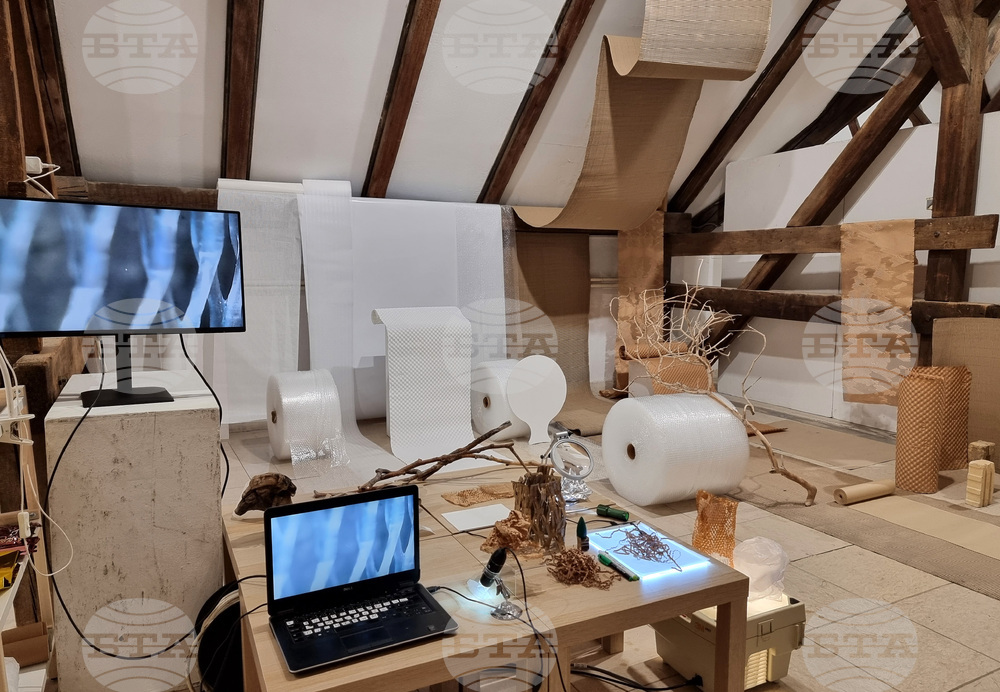 Варна - „Мозайка от рисунки, думи, материя“ - изложба