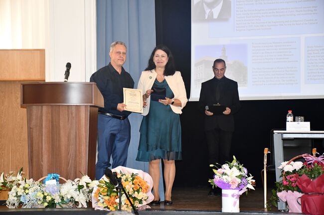 Българската академия на науките отличи Федерацията на научно-техническите съюзи с „Почетен плакет Златен“