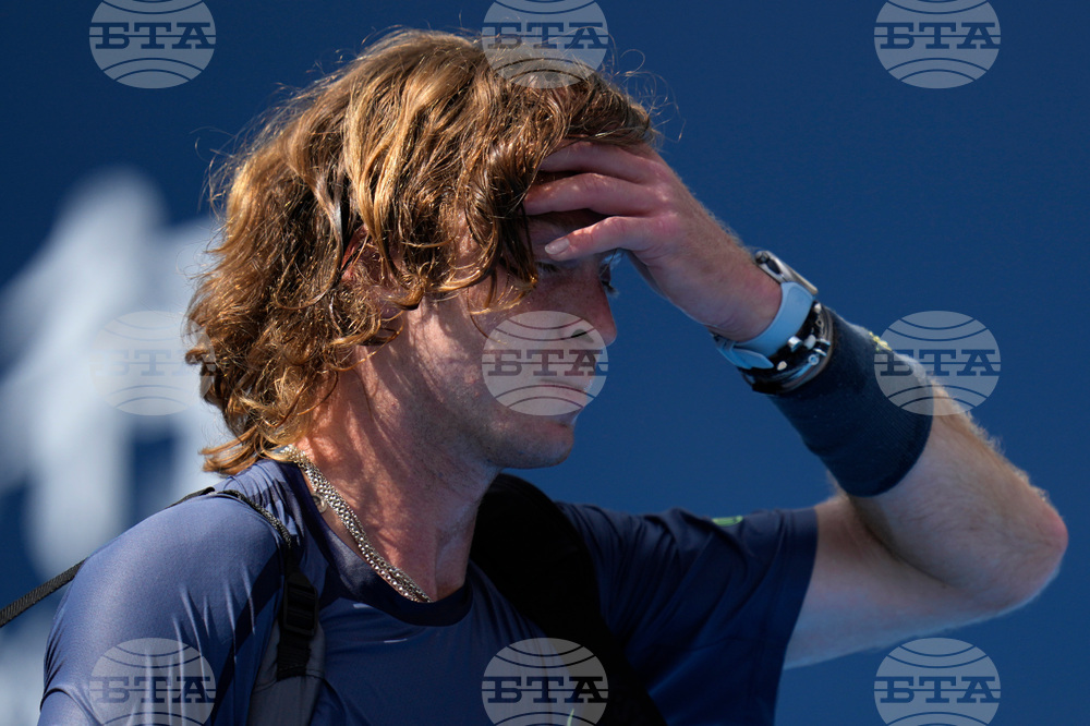 Андрей Рубльов продължава в следващата фаза на Мастърс турнира в Париж