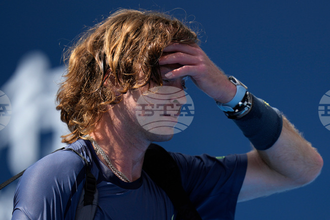 Андрей Рубльов продължава в следващата фаза на Мастърс турнира в Париж