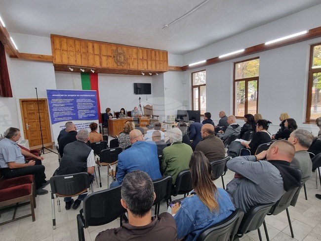 В каква валута ще връщат ресто търговците след 1 януари 2026 г., беше сред въпросите на информационна среща за еврото в Котел