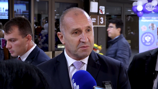 Категорично не е вярно, че не проявявам кооперативност да работя с правителството, каза президентът Румен Радев