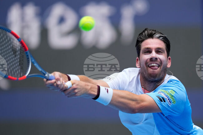 Нори победи Баес в Париж, за да си осигури сблъсък с Алкарас