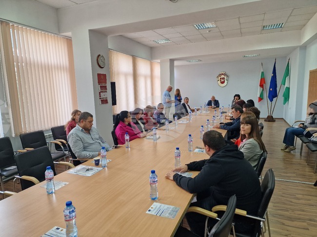 Подобряване на условията на живот е основна цел на проекта за ремонт на Ученическото общежитие в Разград, каза кметът Добрин Добрев 