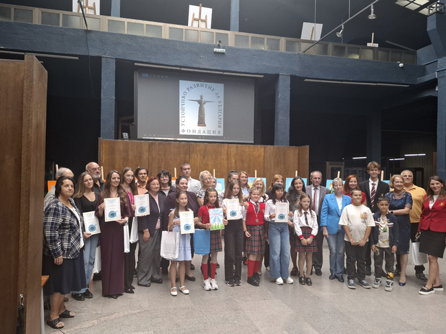 Фондация "Устойчиво развитие за България": Приключиха ученическите конкурси Зелена планета“ и „Заедно в 21 век“ 2025