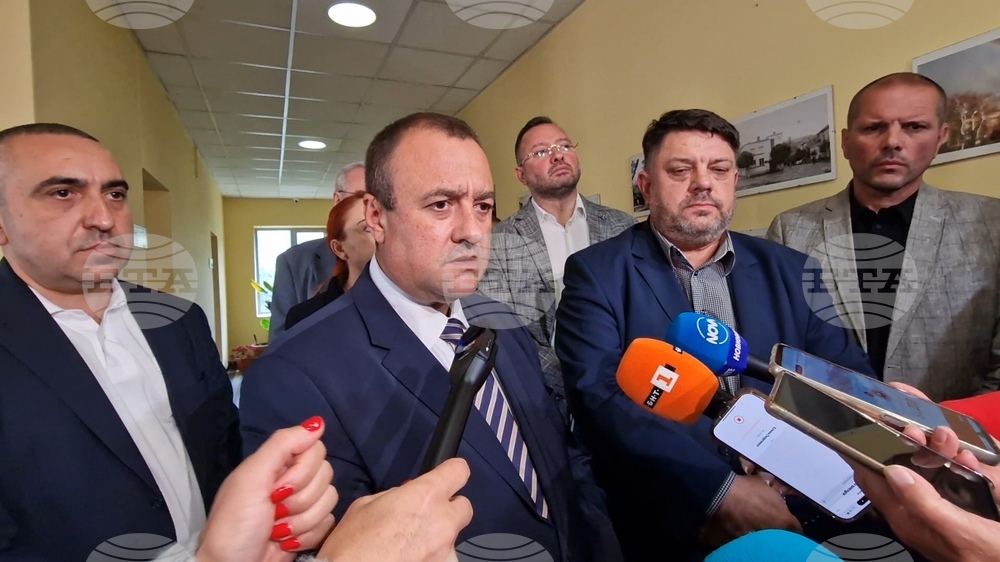 Инвестираме 2,6 милиона лева в подмяна на водопроводната мрежа в Брезник, каза министър Иван Иванов