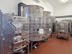 Село Момин сбор - семейна винарна "Стиви Естейт"