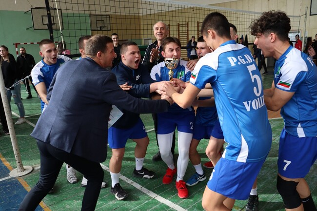 Община Хасково: Волейболистите на ПГДС „Цар Иван Асен II“ са шампиони в Общинските ученически игри Хасково 2022/23 година