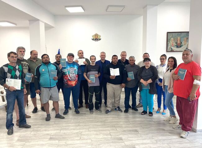 В Ловеч и Луковит 37 души получиха свидетелствата си за обучения по проект на КНСБ