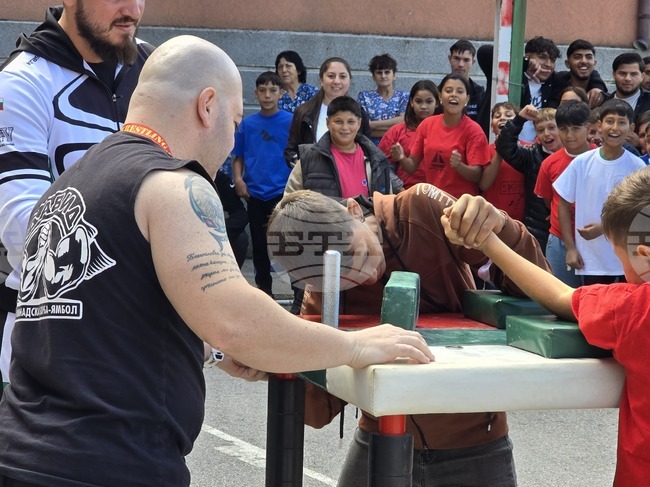 "Завръщам се в залата", каза олимпийският шампион по вдигане на тежести Божидар Андреев по време на Европейския ден на спорта