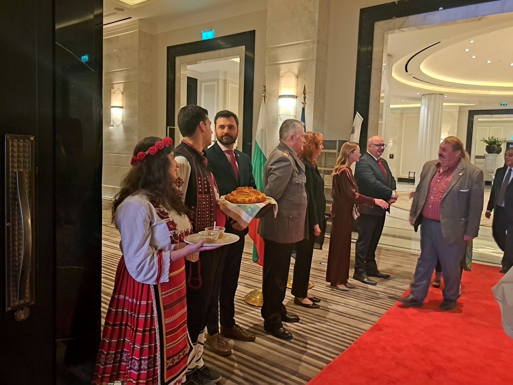 Деца от училище „Св. св. Кирил и Методий“ в Йордания посрещнаха гостите на официален прием в Посолството на България в Аман