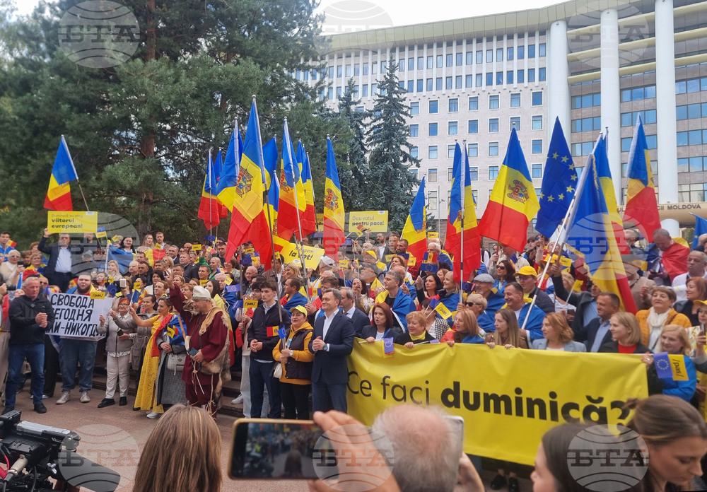 Moldova's Ruling Party Holds March to Rally Voters Ahead of Sunday Election
