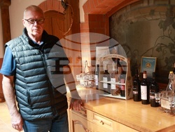 Село Нисово - Винарска изба „Райнов и синове"