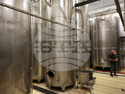 Село Нисово - Винарска изба „Райнов и синове"