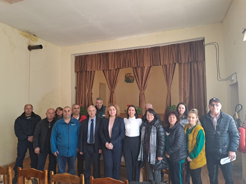 Апелативна прокуратура – Пловдив: Прокурори от Районна прокуратура – Кърджали посетиха пограничното село Чакаларово и беседваха с жителите за мигрантския натиск