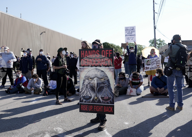 CORRECTION US Immigration Chicago