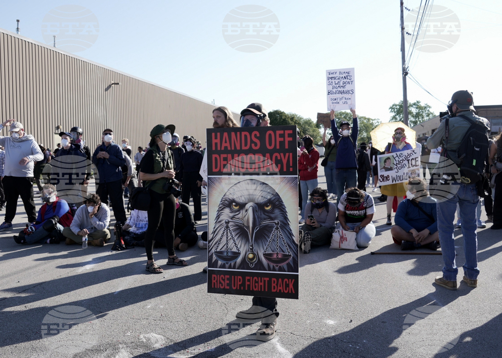 CORRECTION US Immigration Chicago