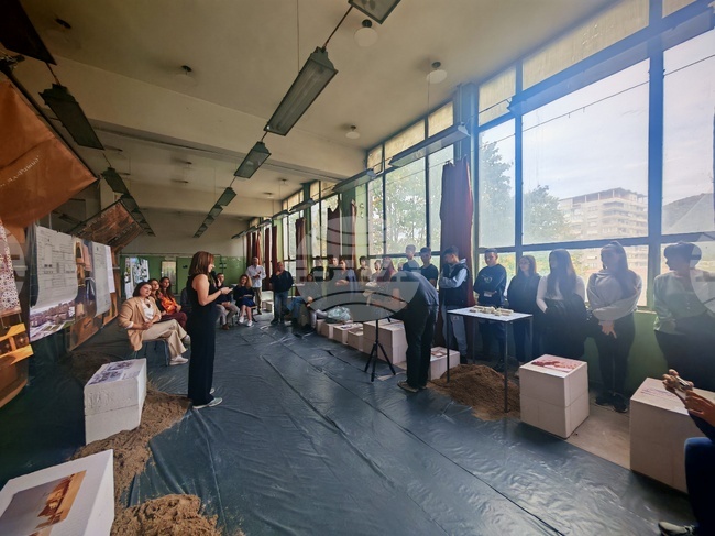 С дискусии и изложба в Габрово бяха показани строителни постижения в „Сгради по хоризонтала. Български следи в модерната архитектура на Абу Даби“