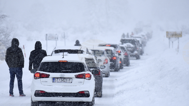Студената вълна в Хърватия продължава; лекарите апелират към особено внимание към хората с хронични заболявания