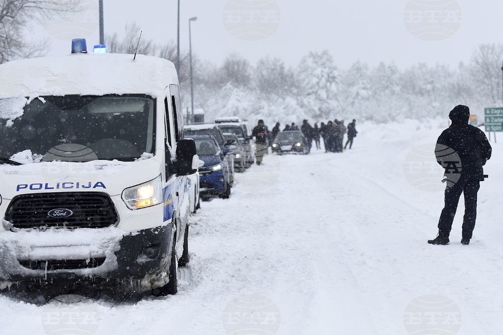 Силни снеговалежи причиниха затруднения по пътищата в Северна Хърватия; една област е без ток