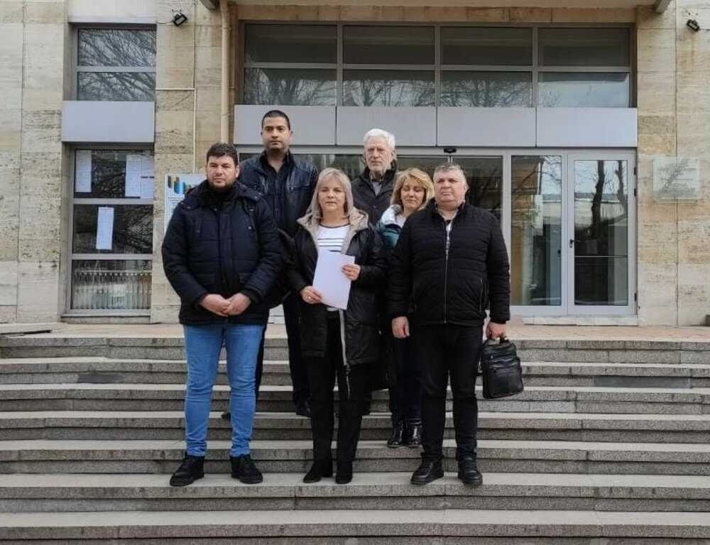 БСП регистрира листите си в Плевен и Добрич