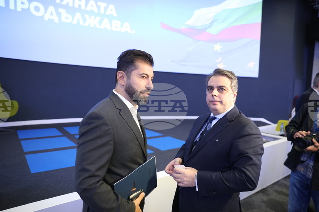 Няма да се откажем, докато не видим една богата и справедлива България, заяви Асен Василев на Общото събрание на "Продължаваме промяната"