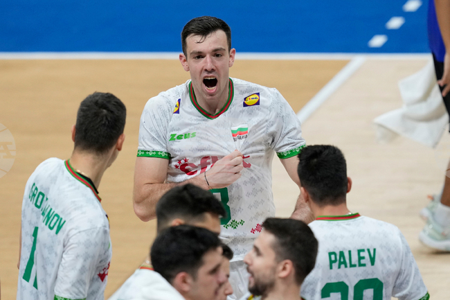 Христо Стоичков към волейболните национали: "Донесете ни титлата, лъвове"