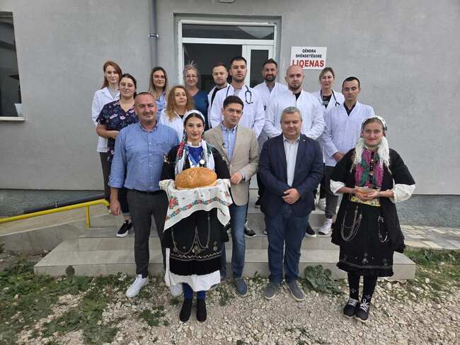 Лекари от България преглеждат безплатно наши сънародници в Мала Преспа, Албания