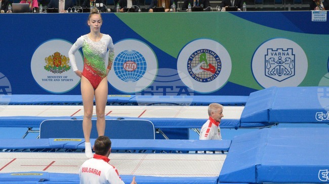 Калоян Петров и Марияна Узунова ще спорят за отличията в смесените синхрони във възрастовата група до 21 години на Европейското първенство по скокове на батут в Португалия