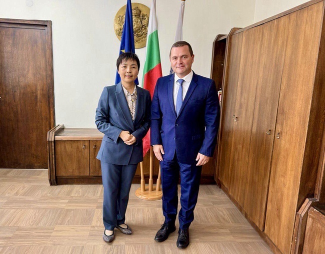 Стратегическо партньорство и бъдещи инициативи между Русе и Китай обсъдиха кметът Пенчо Милков и посланик Дай Цинли