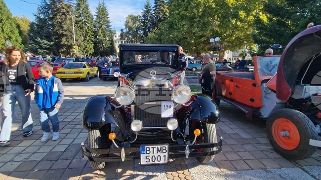 Троян - Първи ретропарад на автомобили