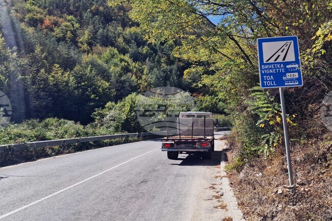 Движението по пътя Лъки – Рожен се ограничава поетапно поради ремонтни дейности на асфалтовата настилка, съобщиха от ОПУ