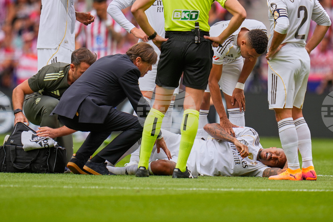 Бразилският бранител на Реал Мадрид Едер Милитао призна, че е обмислял да спре с футбола