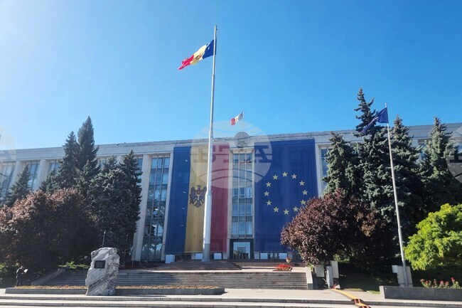 Република Молдова избира днес нов парламент в решаващ момент за бъдещето си