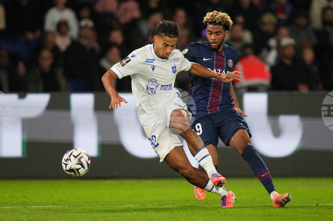 Оксер вкара три гола на Брест с човек по-малко в мач от френската Лига 1