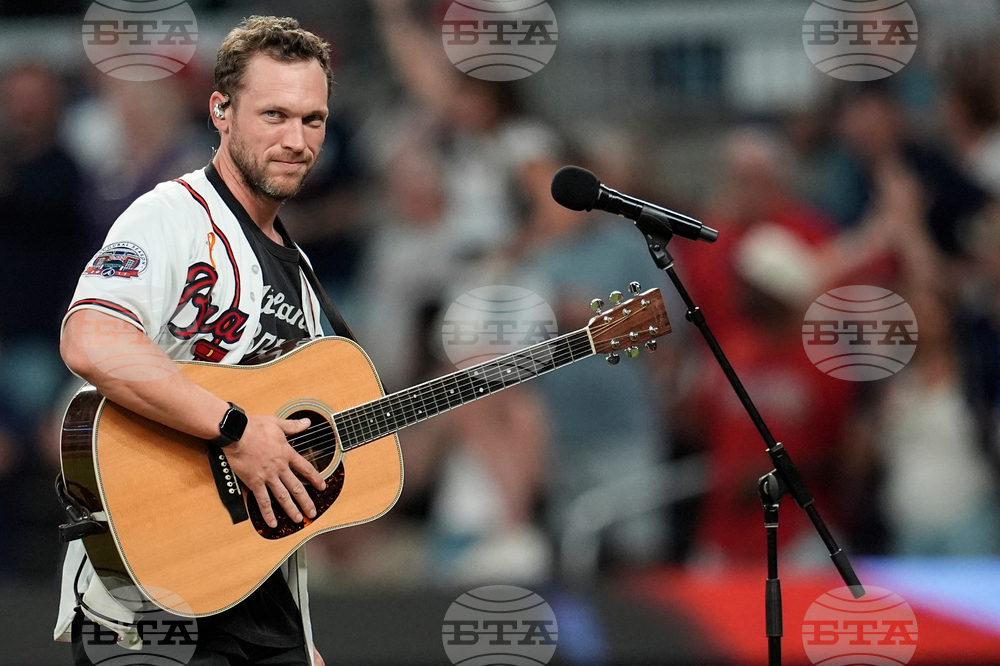 Pirates Braves Baseball