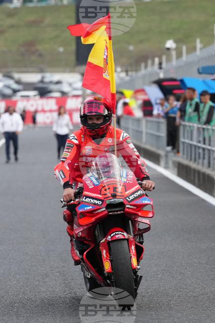 Без състезания в Австралия и Малайзия, стана ясно колко ще бъде извън пистата световният шампион по мотоциклетизъм Марк Маркес