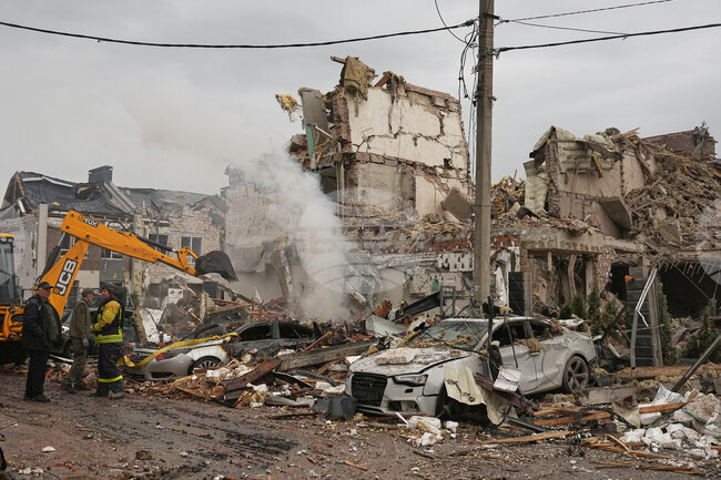 Зеленски: Русия атакува тази нощ Украйна с около 500 дрона и 40 ракети; има четири жертви 