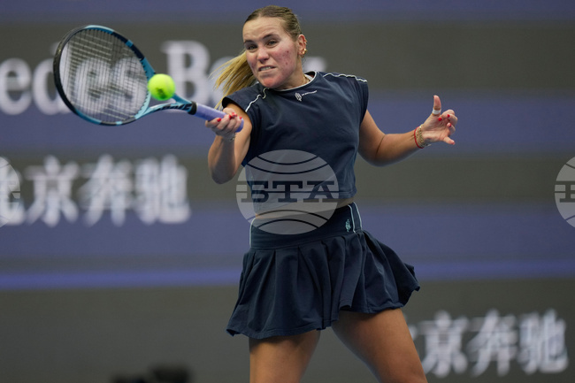 Вицешампионката от миналия сезон София Кенин достигна до четвъртфиналите на турнира по тенис в Токио след трудна победа и два отразени мачбола срещу японска тийнейджърка