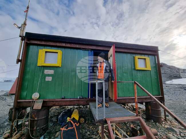 Antarctica - Geophysicist Vasil Gurev: Minor Changes in Temperature Can Change Glacier Melting Speed Dramatically