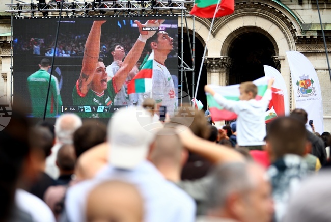Държавници и политици поздравиха националния ни отбор за успеха на Световното първенство по волейбол, много българи гледаха финала заедно