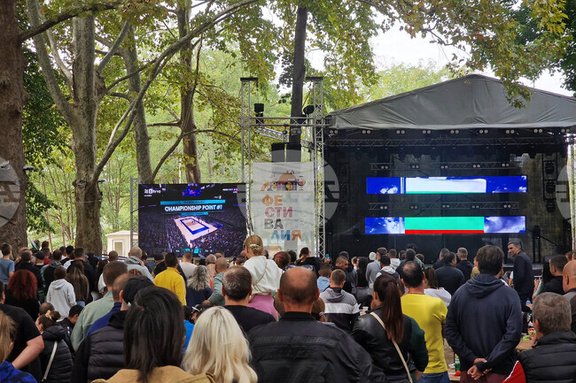 Привърженици на волейбола в Пазарджик изгледаха финала на Световното първенство за мъже между България и Италия в парк "Стадиона"