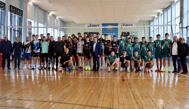 Зала „Ялта“ в Русе бе арена на двудневната волейболна надпревара „За купата на кмета“