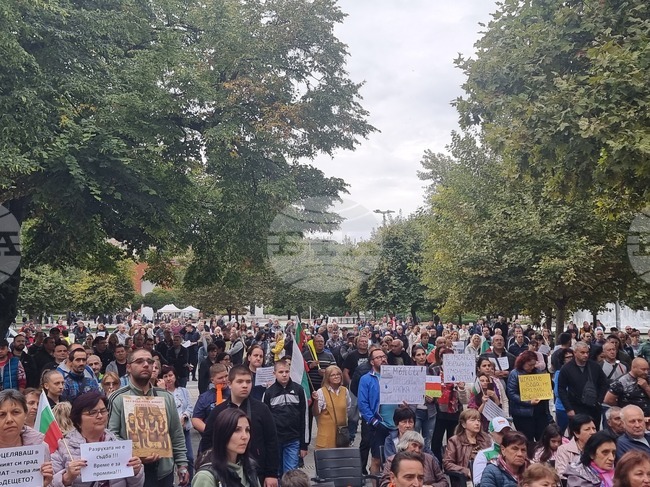 Близо два часа продължи поредният протест срещу безводието в Плевен