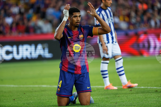 Челси може да привлече защитник на Барселона