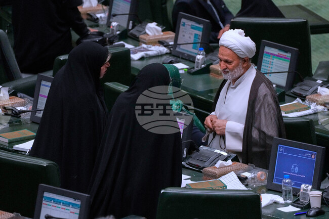 Иранска парламентарна комисия заплаши с обявяване на джихад, ако върховният лидер Али Хаменей бъде атакуван