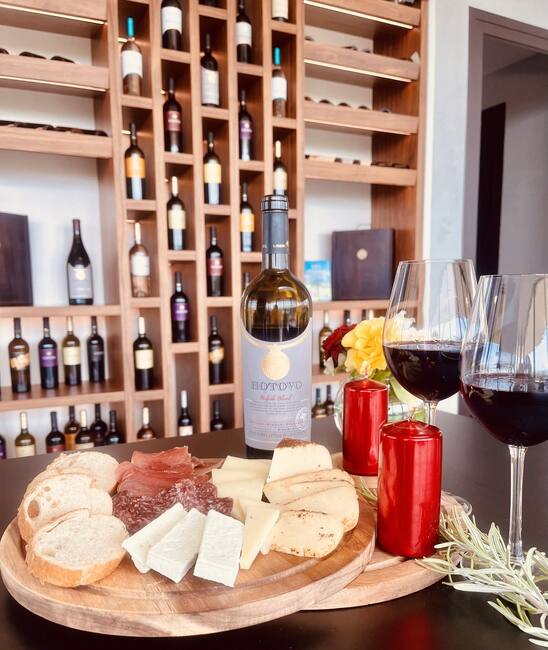 Struma Valley Winery Offers Immersive Tastings amid Scenic Vineyards