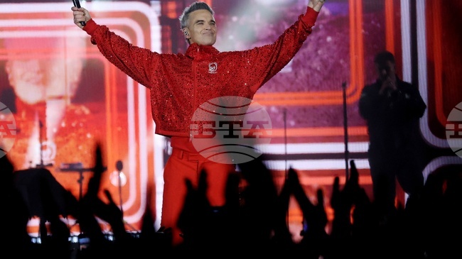 Роби Уилямс изпревари „Бийтълс” по брой албуми, оглавили британската класация 