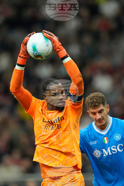 Байерн и Челси проявяват интерес към вратаря Майк Менян от Милан